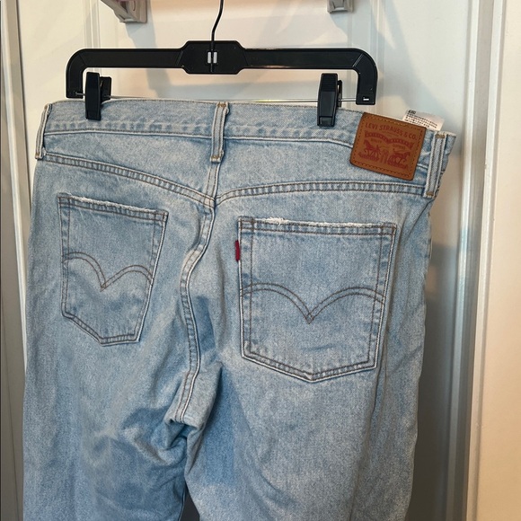 Levi’s Distressed Light Blue Women's Jeans - Picture 5 of 6